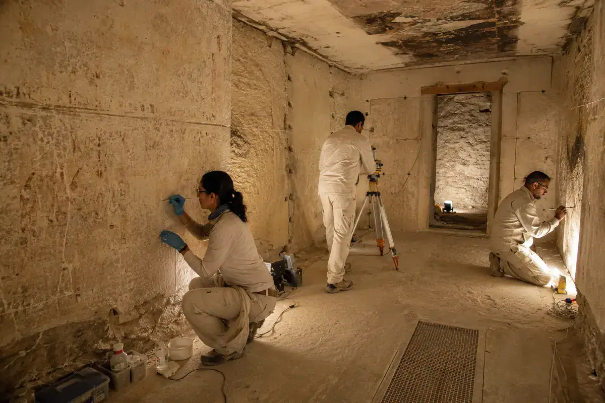 Archaeologists investigating the unsolved mystery of Nefertiti tomb