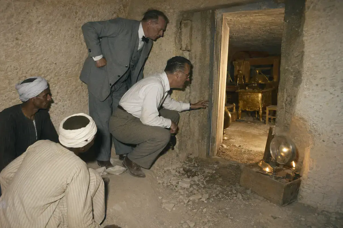 Tutankhamun tomb discovery by Howard Carter and the Egyptian excavation team
