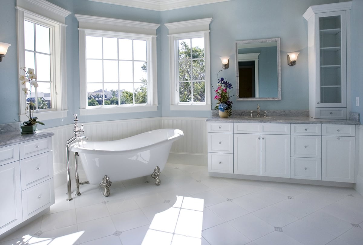Luxury Master Bathroom with Free Standing Bath Tub Luxury Master Bathroom with Free Standing Bath Tub