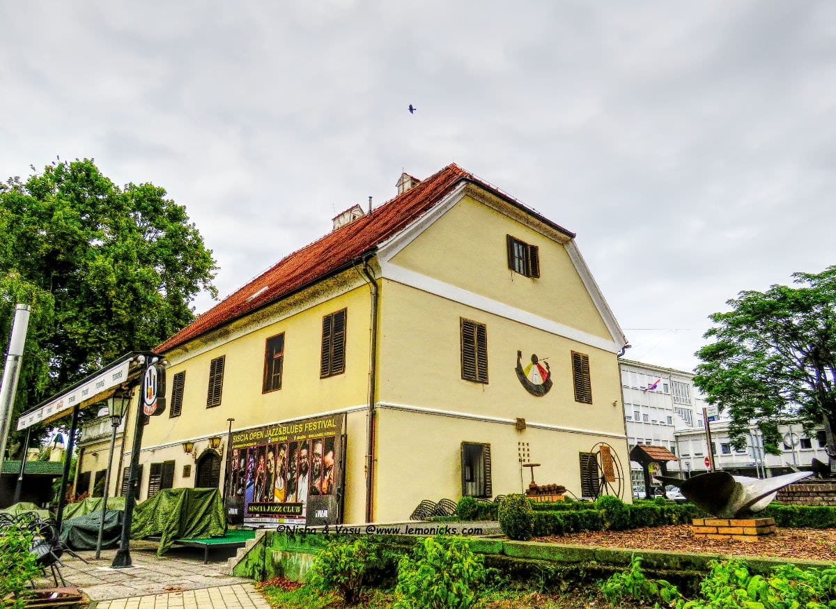 mali kaptol in Sisak Croatia @www.lemonicks.com