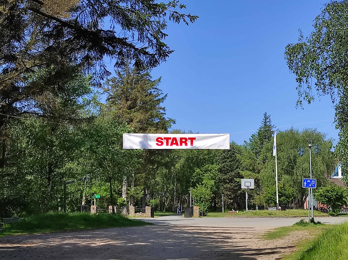 Freizeitschnack Nordfriesland unterstützt den Amrumer Mukolauf. Der Startbereich am Morgen vor dem Rennen.