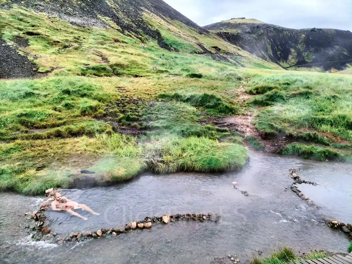 Ruta circular de 10 días por Islandia con niños_Reykjadalur Hot Spring Thermal River_ClickTrip Qué ver en Islandia en 10 días con niños: ruta en coche completa_Reykjadalur Hot Spring Thermal River_ClickTrip