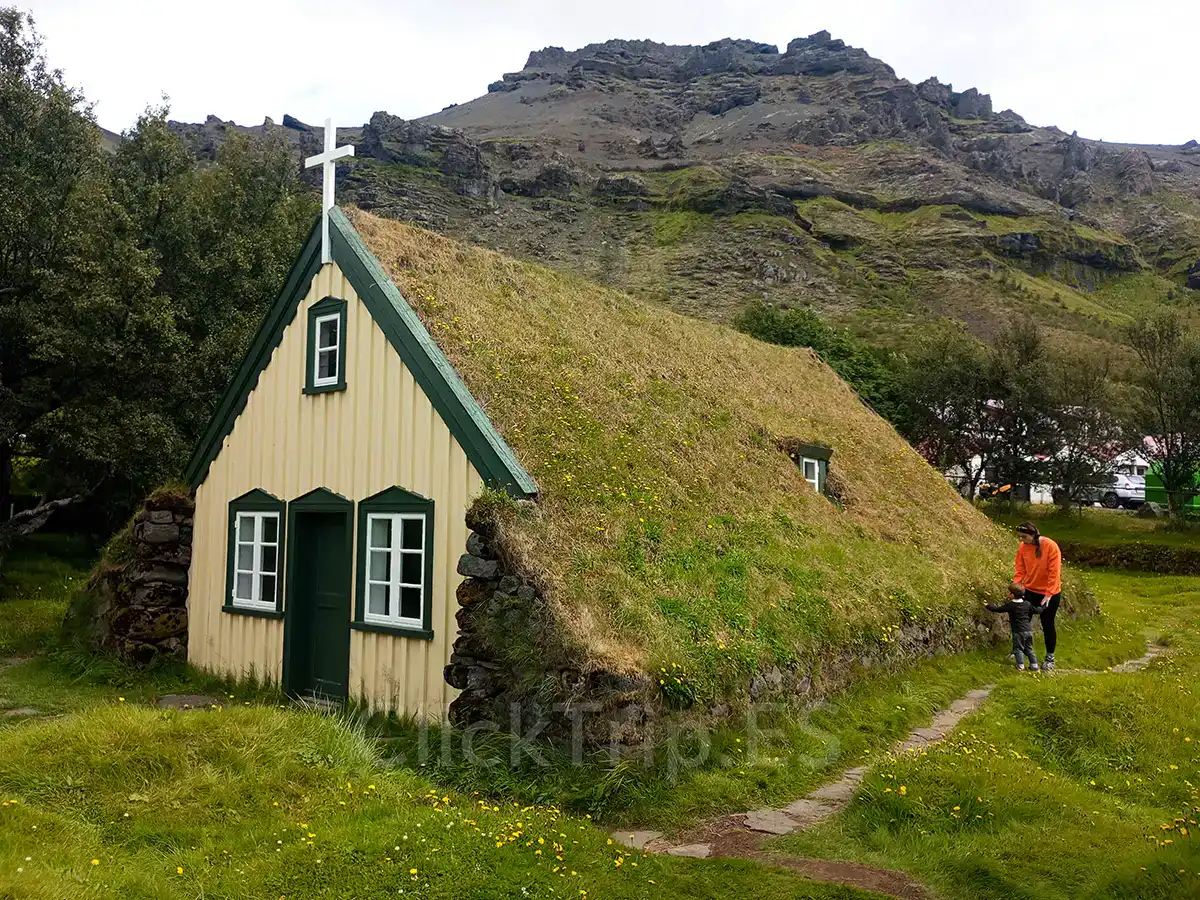 Ruta circular de 10 días por Islandia con niños_Hofskirja_ClickTrip Qué ver en Islandia en 10 días con niños: ruta en coche completa_Hofskirja_ClickTrip