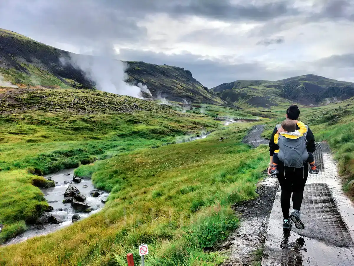 Ruta circular de 10 días por Islandia con niños_Trekking Hot Spring_ClickTrip Qué ver en Islandia en 10 días con niños: ruta en coche completa_Trekking Hot Spring_ClickTrip