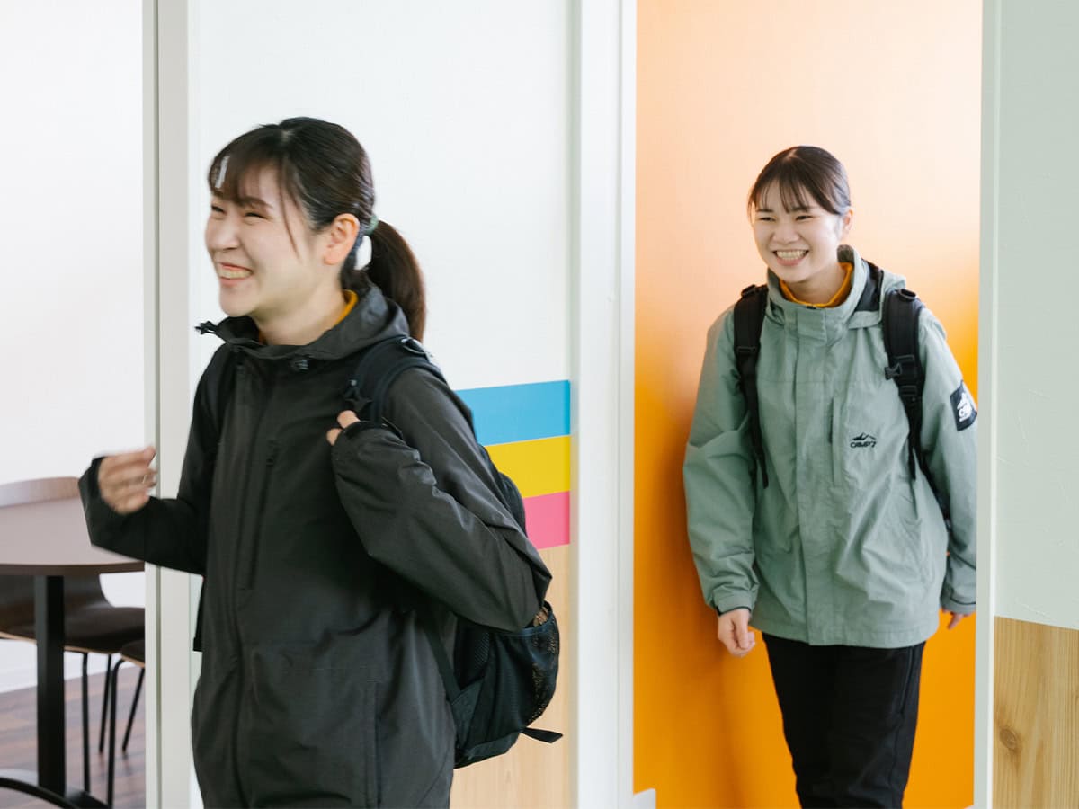 事業所に出勤するスタッフ｜運動療育型児童デイサービスCREDO