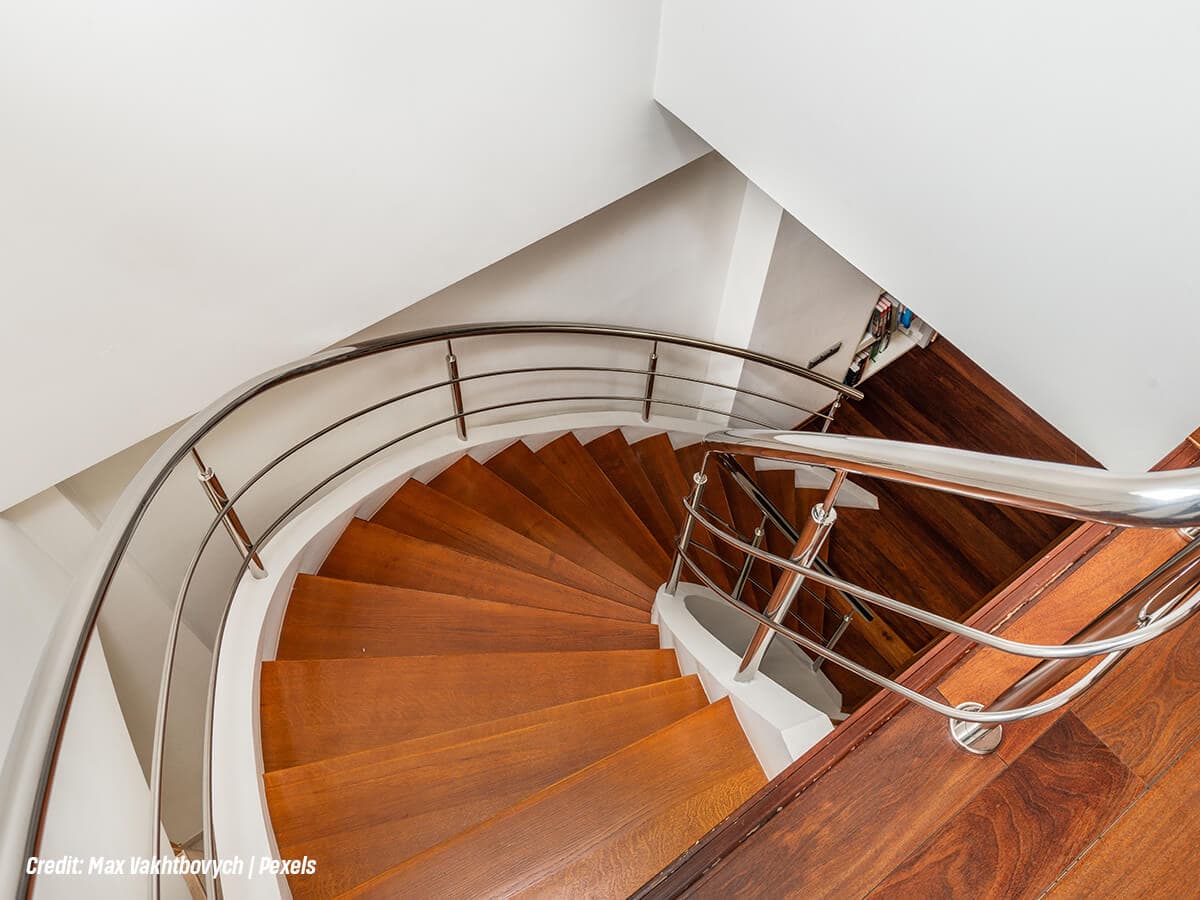 What-Makes-Multi-Layer-Systems-Ideal-for-High-Traffic-Stairs