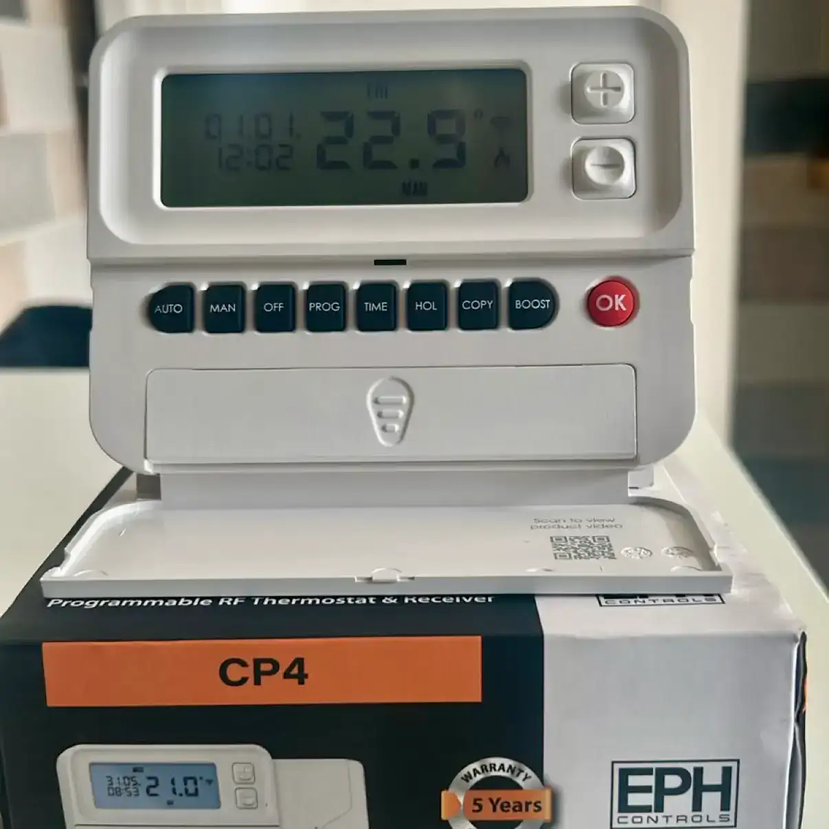 EPH Controls CP4 wireless programmable thermostat installed in Southside Glasgow G41 by NB Gas & Plumbing