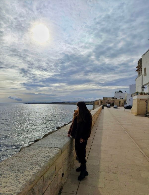 Castello Carlo V w Monopoli nad Adriatykiem, historyczny zamek z murami obronnymi