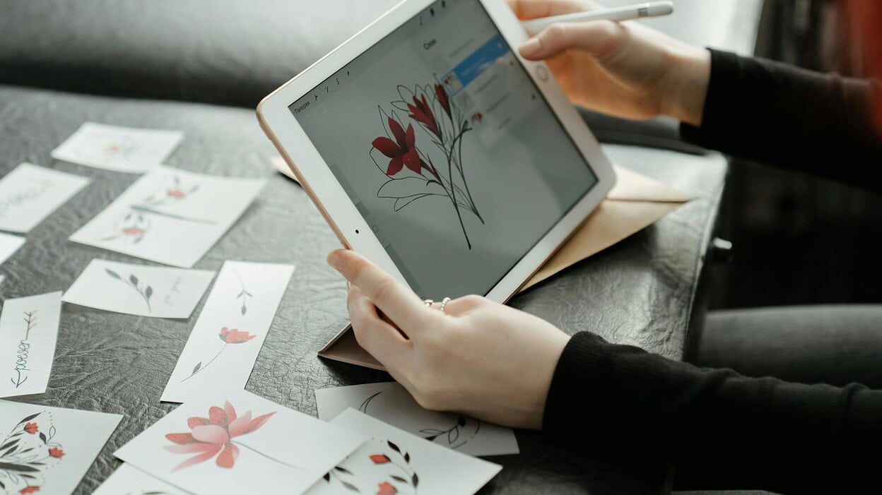 Drawing flower on white ipad