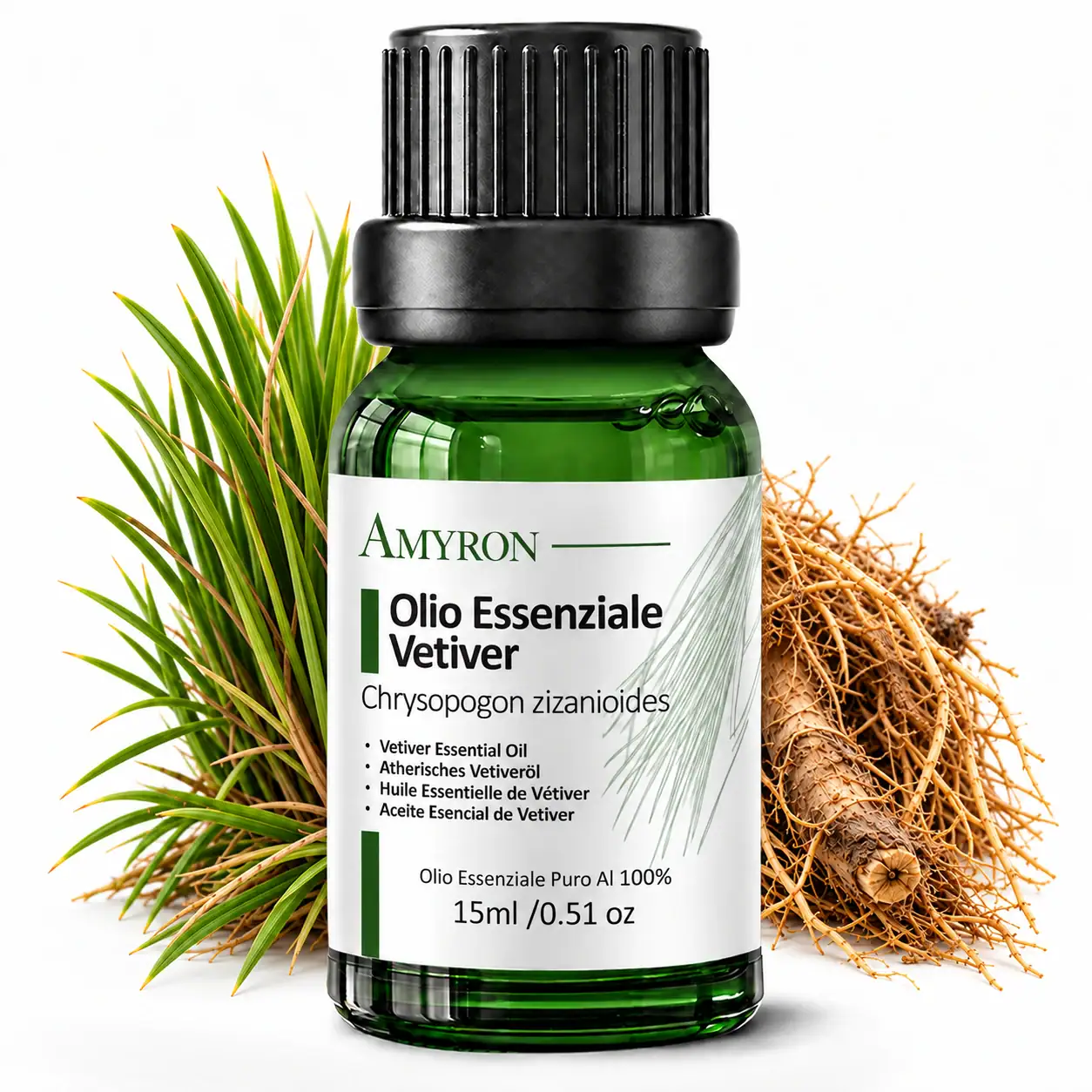 Flacone AMYRON di olio essenziale di vetiver da 15 ml accanto a foglie e radici di vetiver.