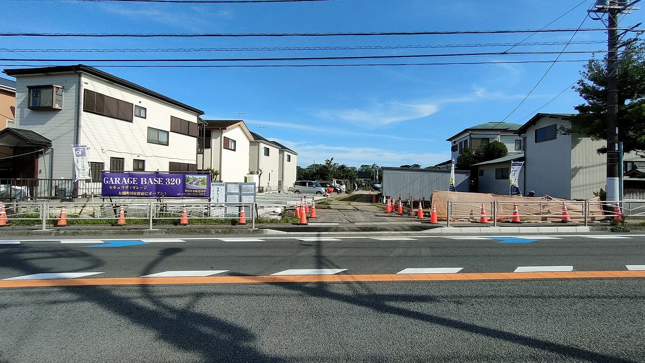 ザガレージ大磯の正面