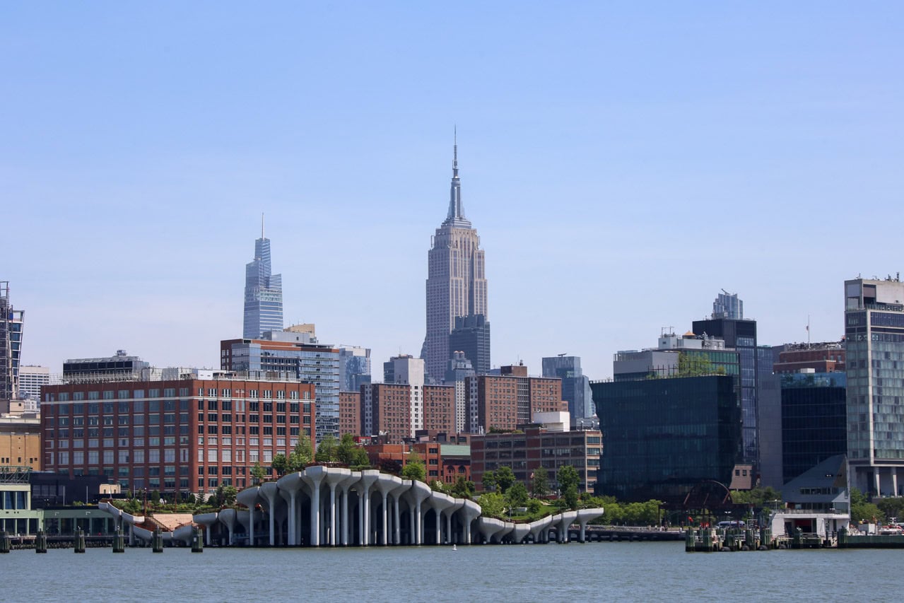 Vue sur Little Island avec l'Empire State Building en fond