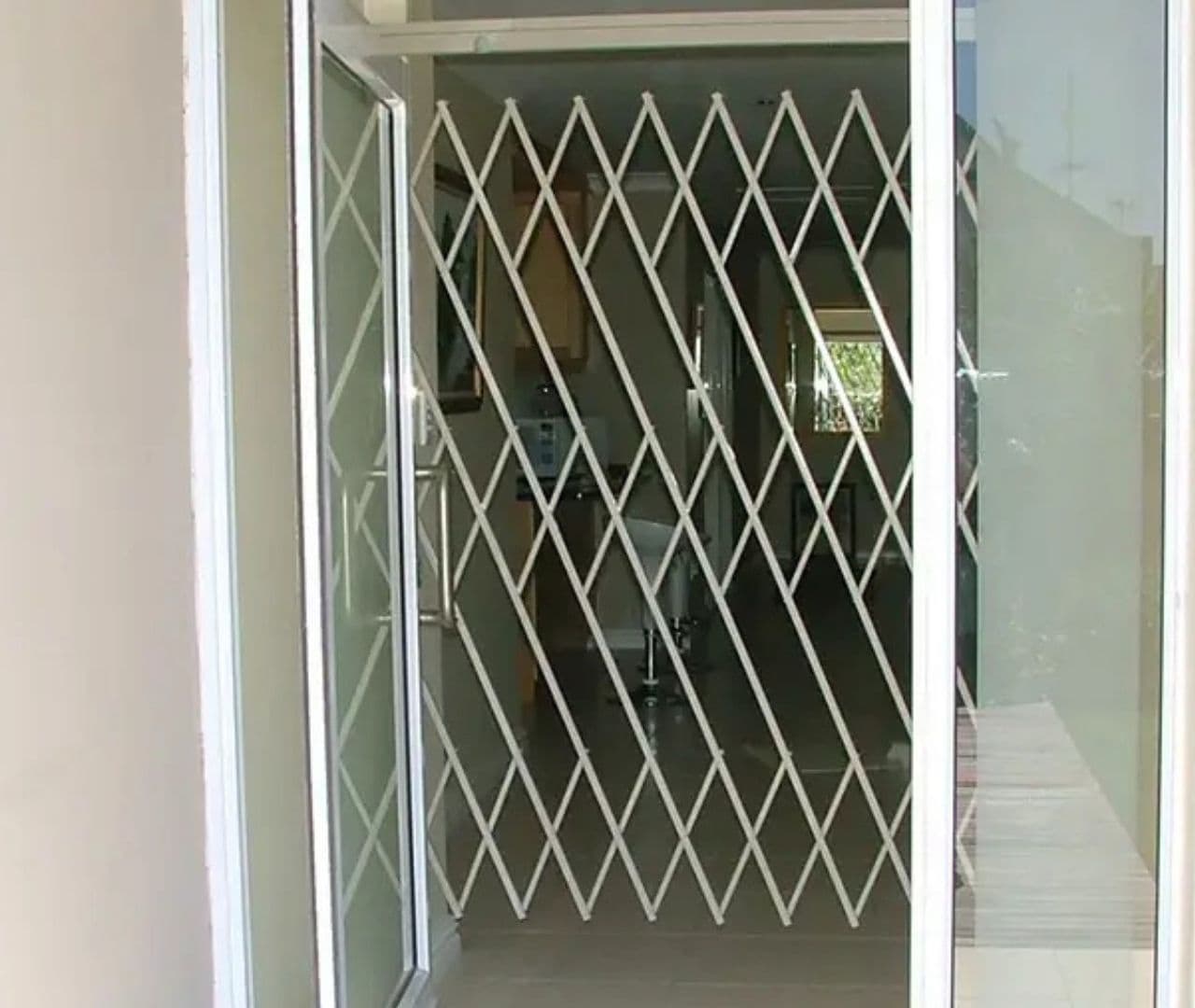 folding gate