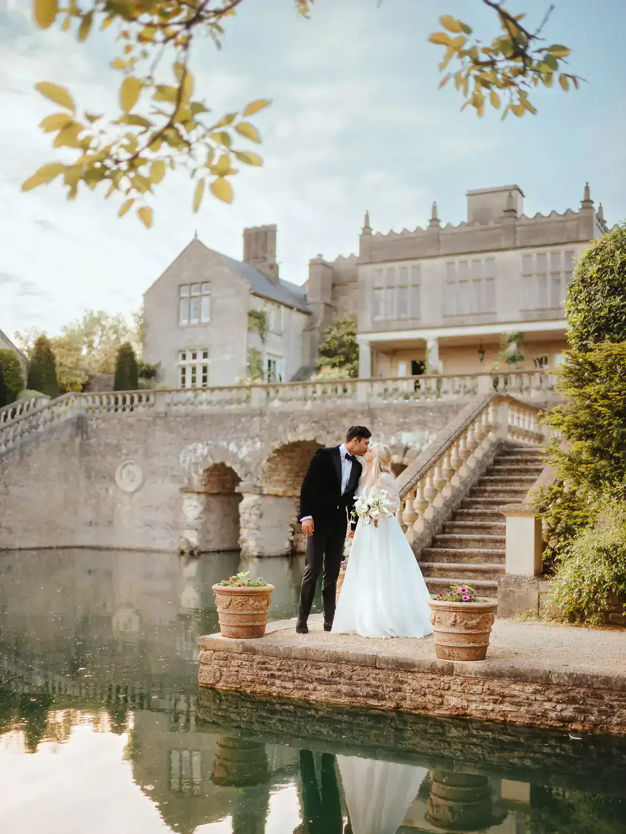 Couple kissing at euridge manor