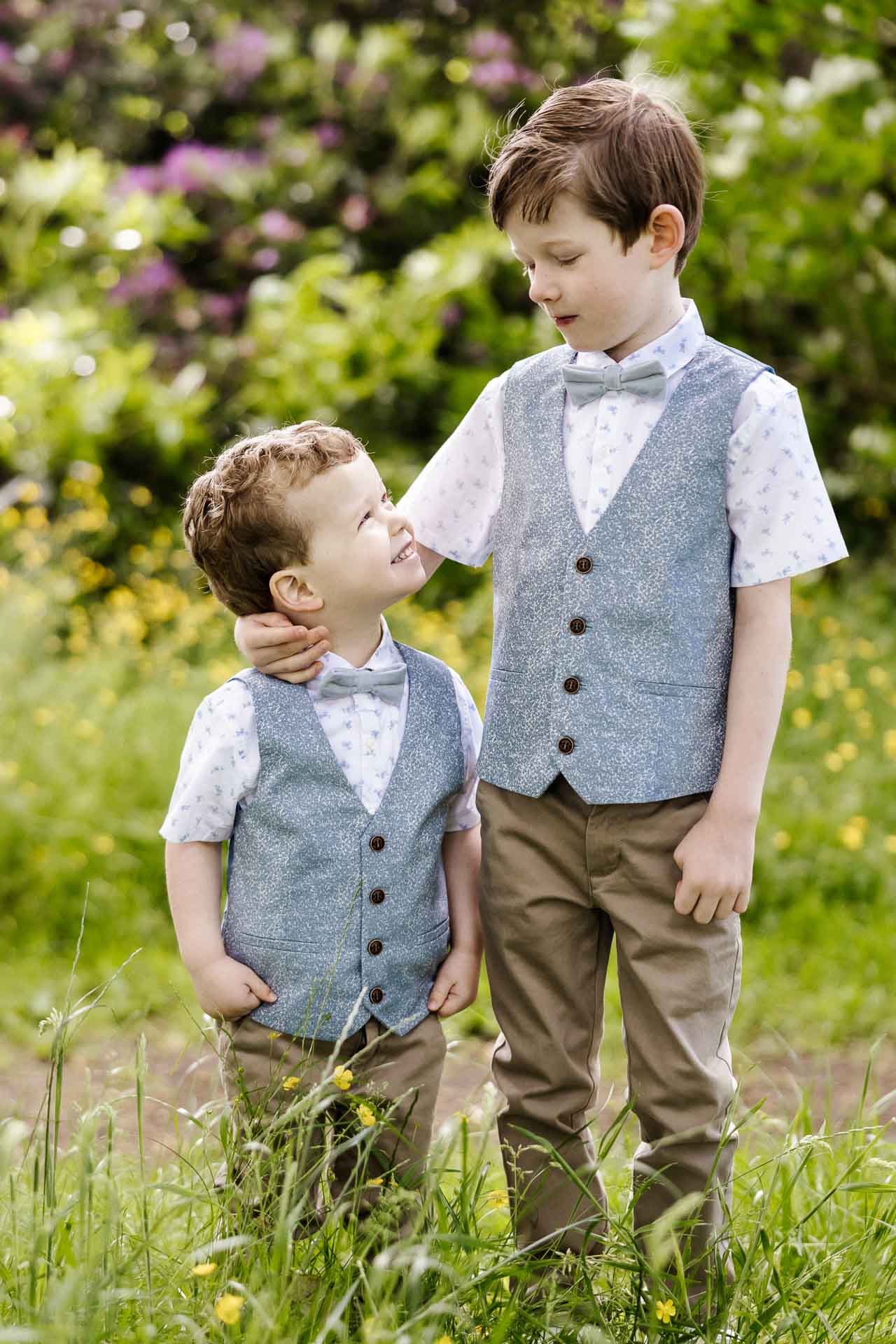 roe green worsley family photographer for mini family photoshoot sessions