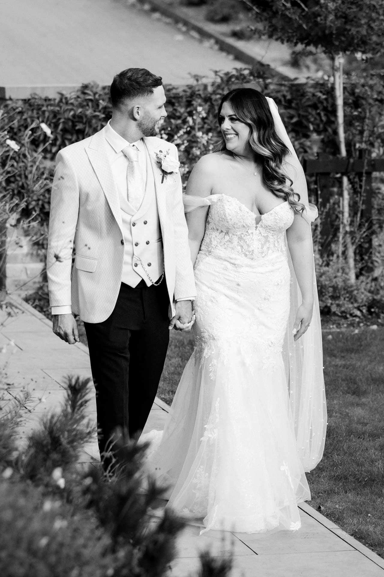 Old Palace Chester wedding photographer the wedding of Cath & Josh in the summer of spring of 2024