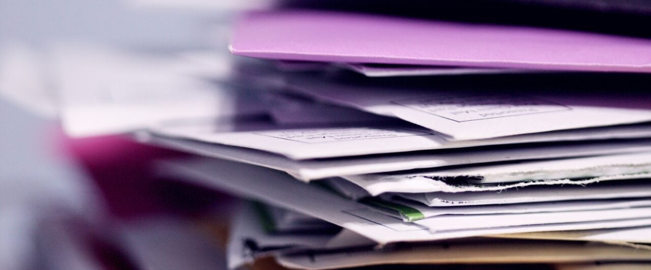 山積みされた書類