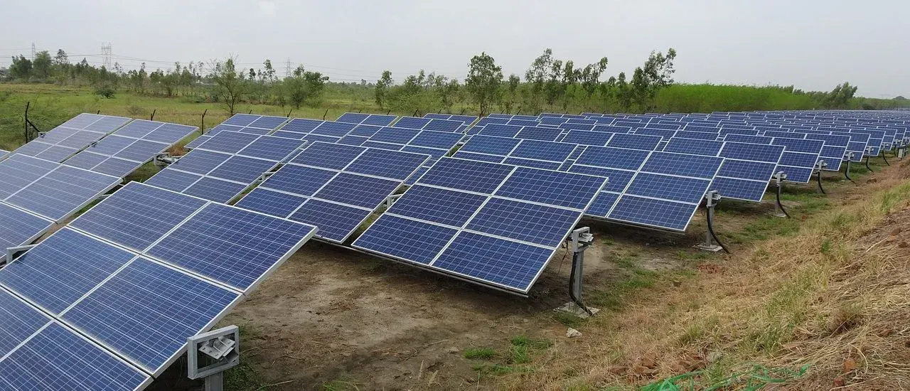 Hướng & Góc Nghiêng Lắp Pin Mặt Trời Tối Ưu Tại Việt Nam 1 solar panels in india 1280x550 1