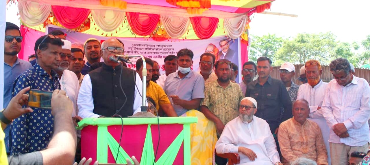 জনতার ভালোবাসায় সিক্ত হলেন সাবেক সংসদ আজিজুল হক আরজু