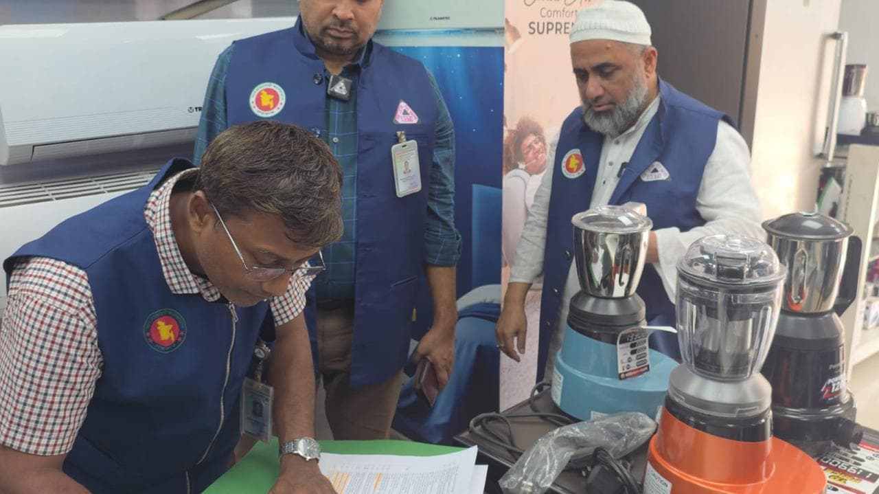 নরসিংদীতে নামিদামি ব্র্যান্ডের পণ্য বিক্রিতে বিএসটিআইয়ের সতর্কবার্তা