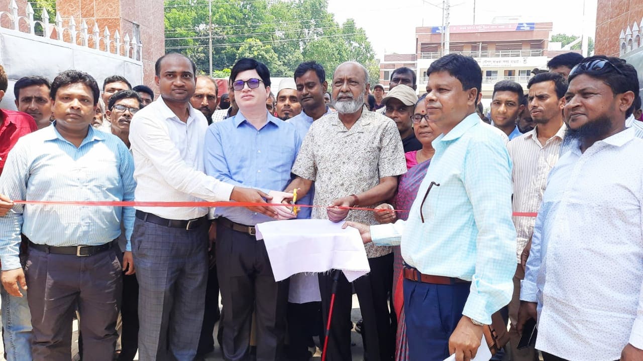 মাগুরায় কোটি টাকার সম্ভাবনাময় কন্দাল জাতীয় ফসলের কৃষি মেলা