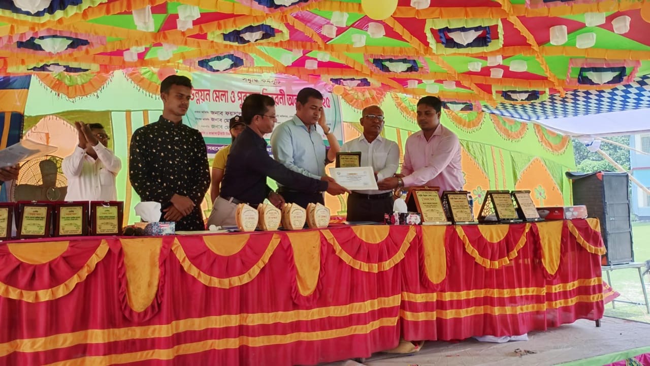 রাজশাহীর গোদাগাড়ীতে শতফুল বাংলাদেশ(NGO) আয়োজিত উন্নয়ন মেলা ও পুরস্কার বিতরণী ২০২৫ অনুষ্ঠিত