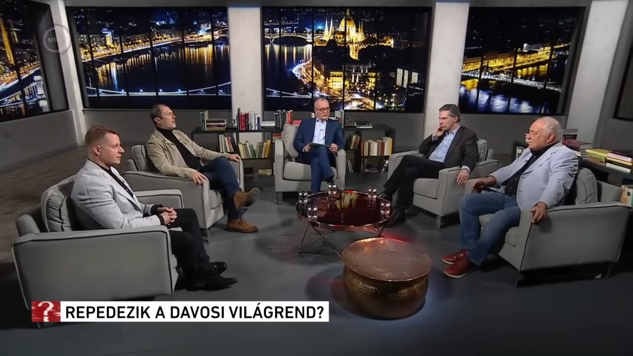A mai adásban elsőként erre keressük a választ. Majd arról beszélgetünk, hogy a gazdatüntetések miatt gyakorlatilag blokád alatt áll Németország, A német kormány a saját felelőtlenségének árát fizettetné meg a gazdákkal. De mi áll a tüntetések mögött és vajon belebukhat-e a berlini kormány az országot megbénító tüntetésekbe? - Ez itt a kérdés!