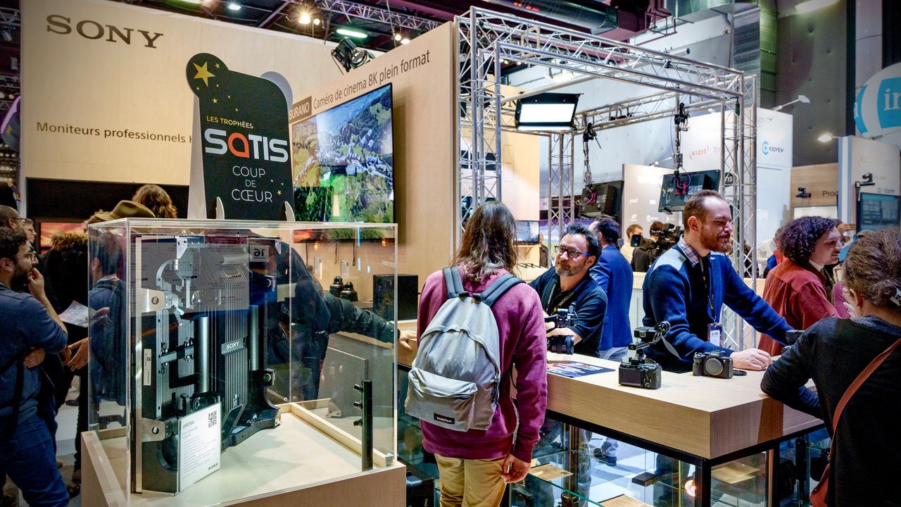 Sur le SATIS 2026, Sony a prévu de présenter une série de nouveautés : FX5, PTZ IA, DWX Gen4 et un van avec Hawk-Eye
