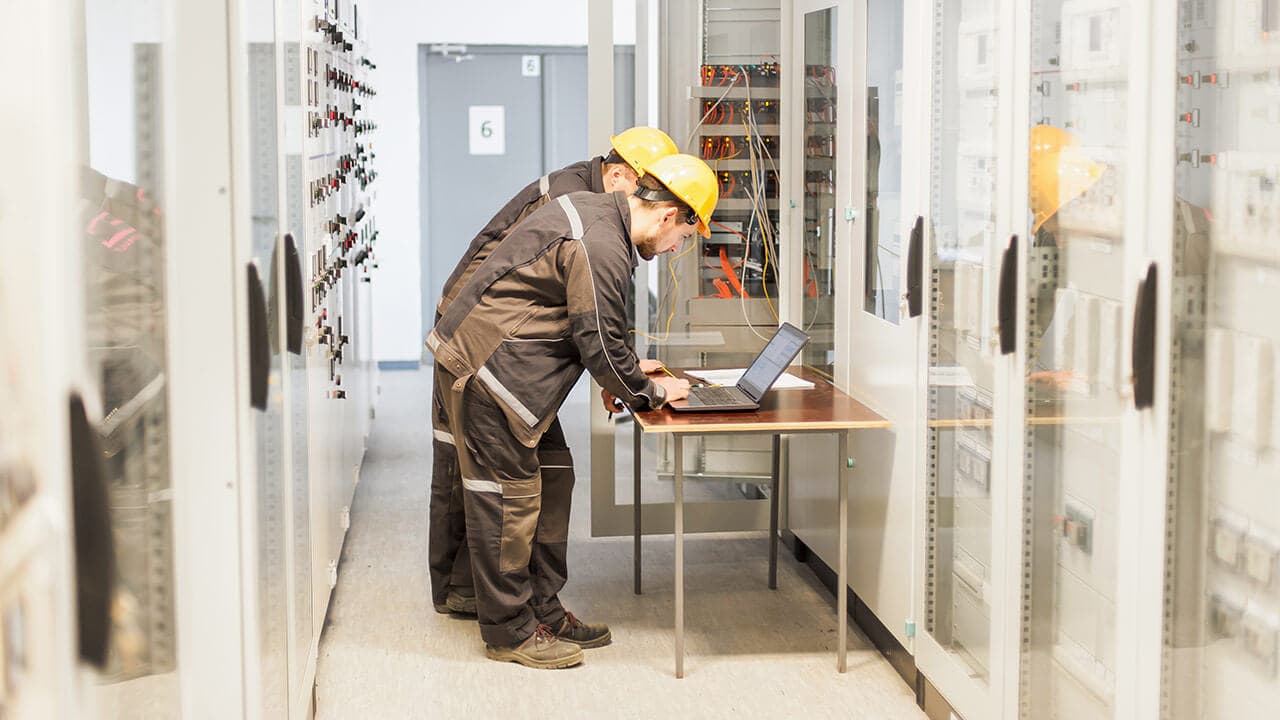 Real-time monitoring systems are therefore vital tools to ensure the reliability of these infrastructures.