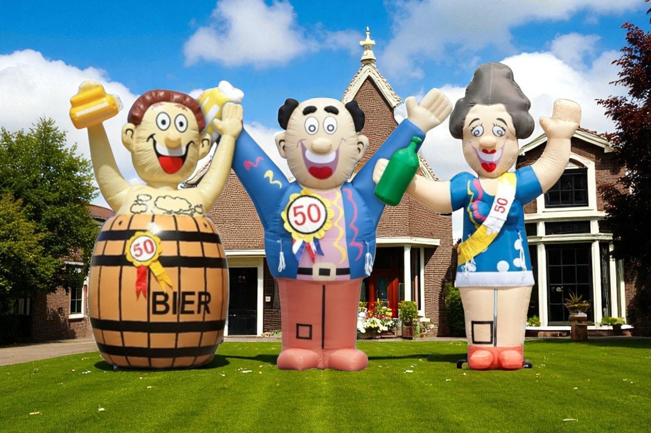 Opblaaspop 50 jaar huren - opblaaspoppen in tuin