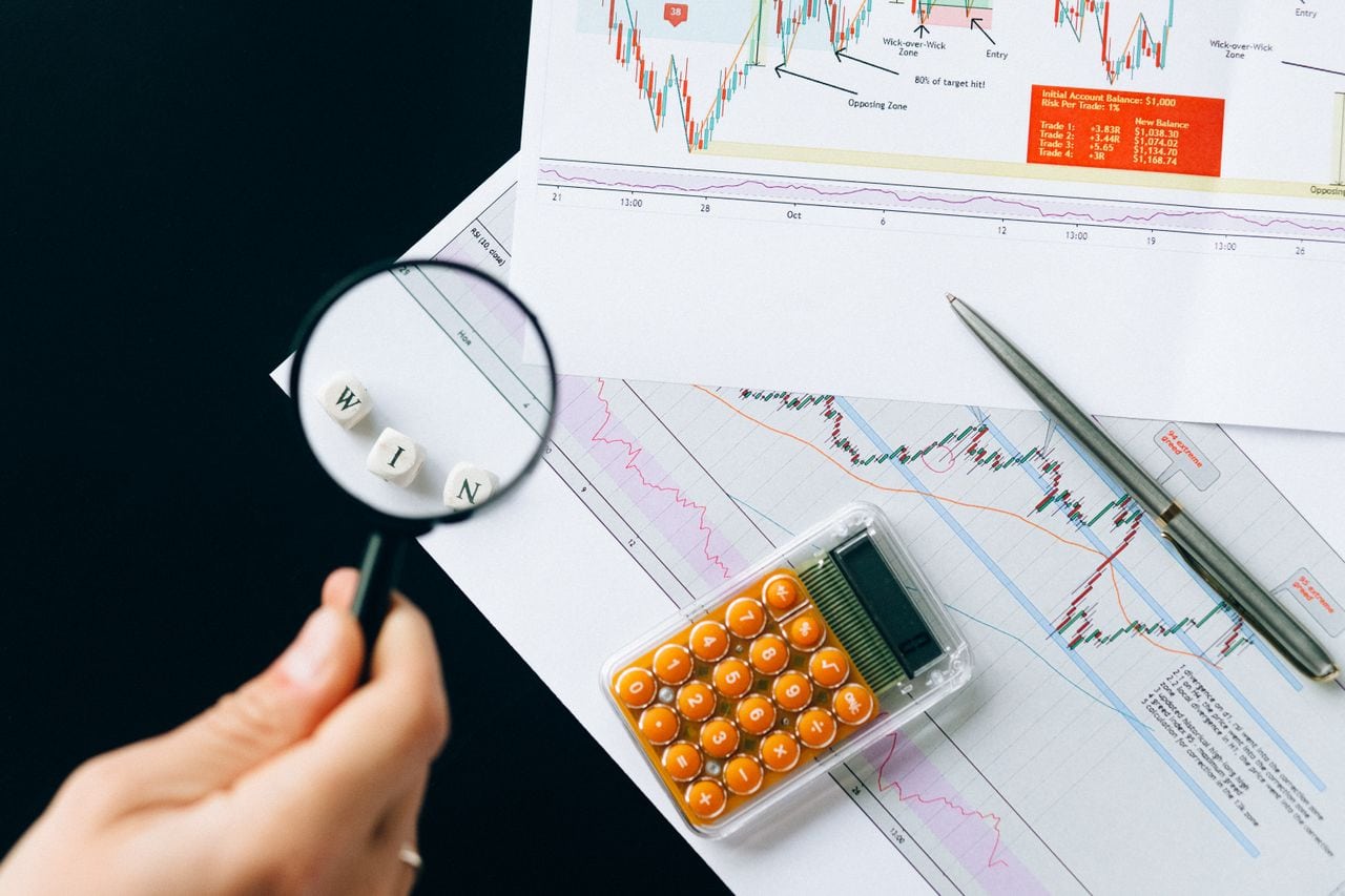 Tender performance dashboard tracking bid-to-win ratio and quality scores