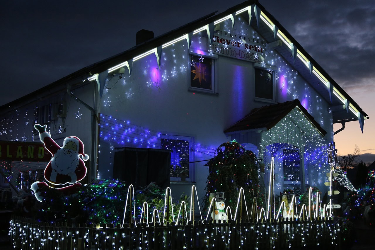 Folsom-Christmas-light-removal this image shows Christmas lights removal in Folsom, CA