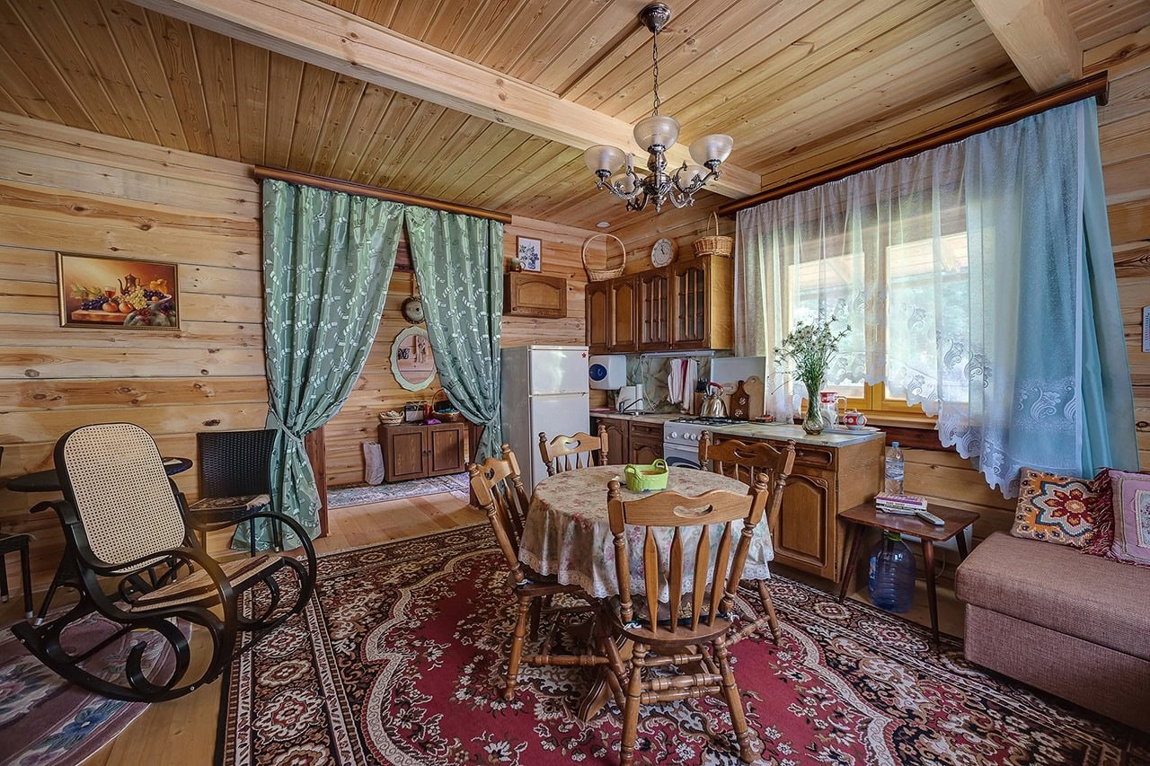 Несколько фотографий загородного дома.
