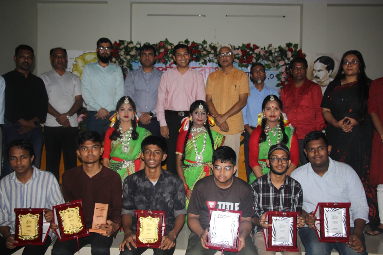 চাটমোহরে বিতর্ক প্রতিযোগিতা অনুষ্ঠিত