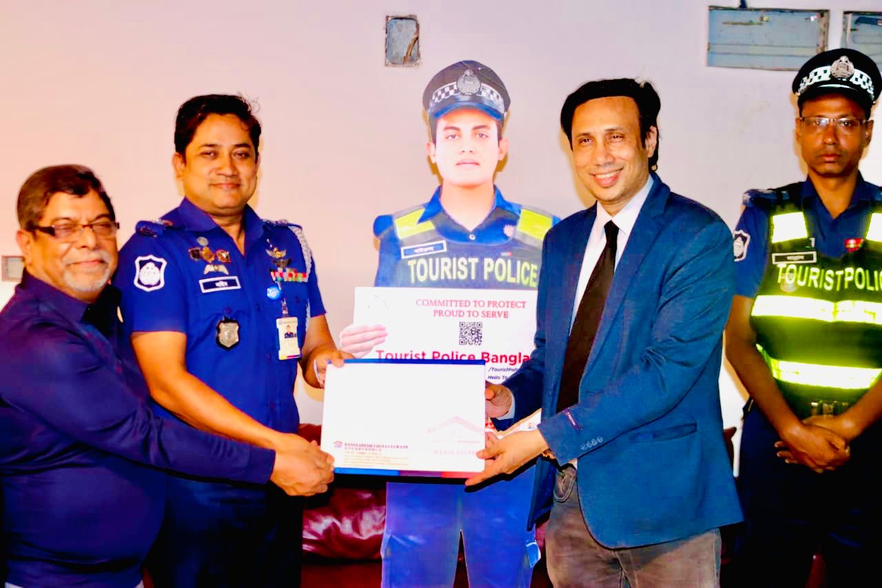 টুরিস্ট পুলিশ কর্মকর্তার বাংলাদেশ চায়না ক্লাব লিমিটেড এর ক্লাব অফিস পরিদর্শন