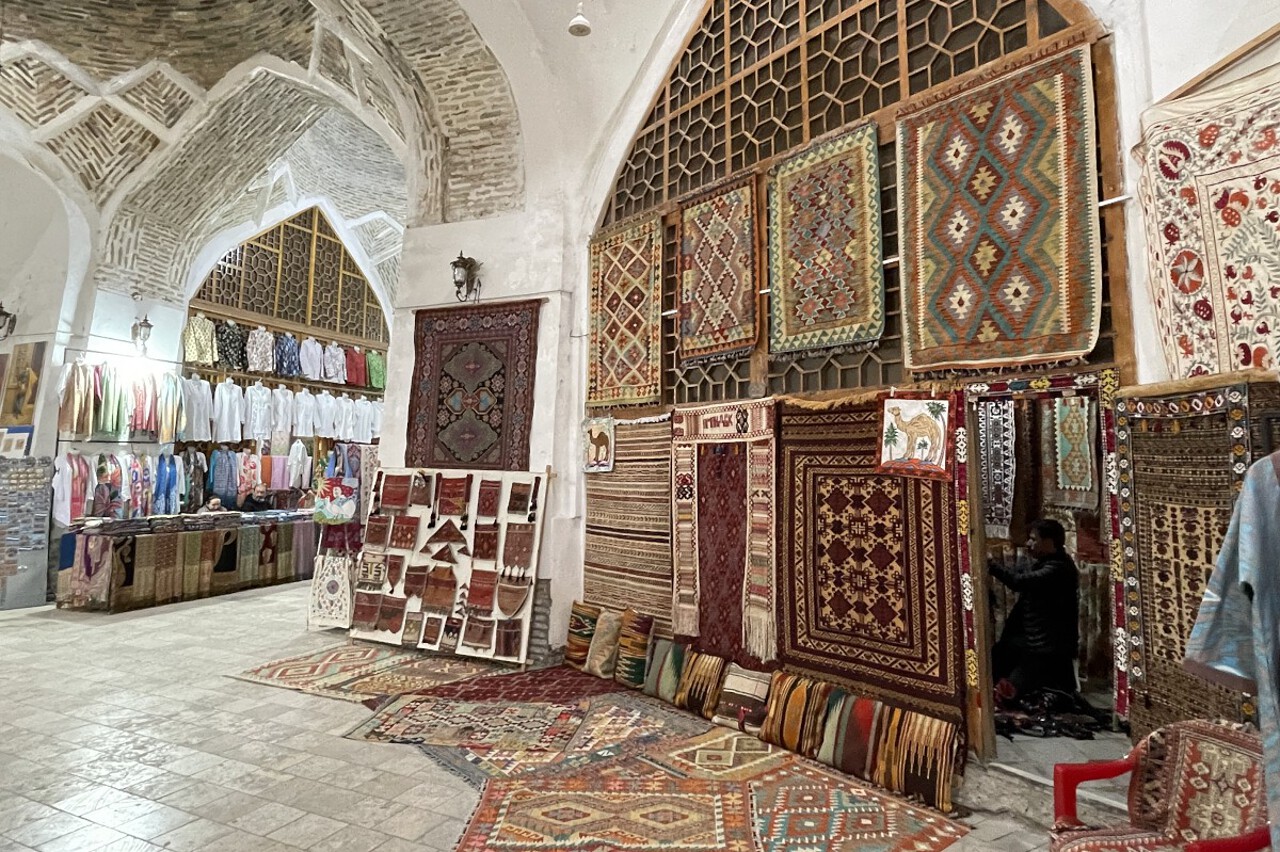 Bukhara_trading_domes_interior carpets sold in a central asia trading dome