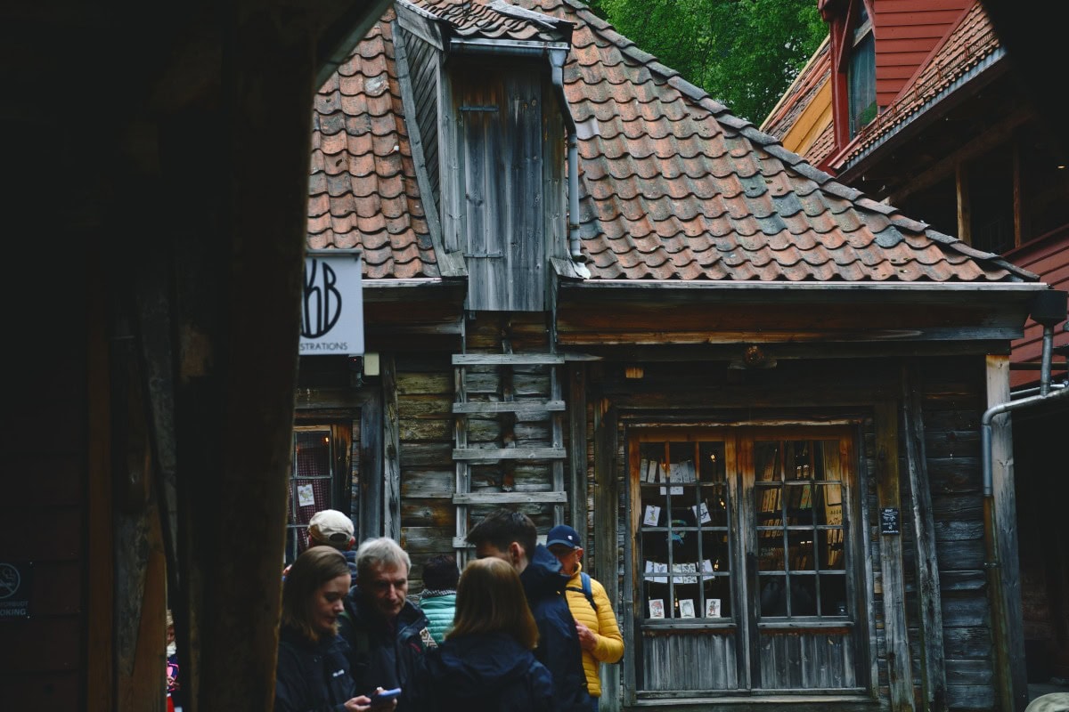 bryggen_old_wooden_house Group of people in front of old wooden house in Bryggen, Bergen