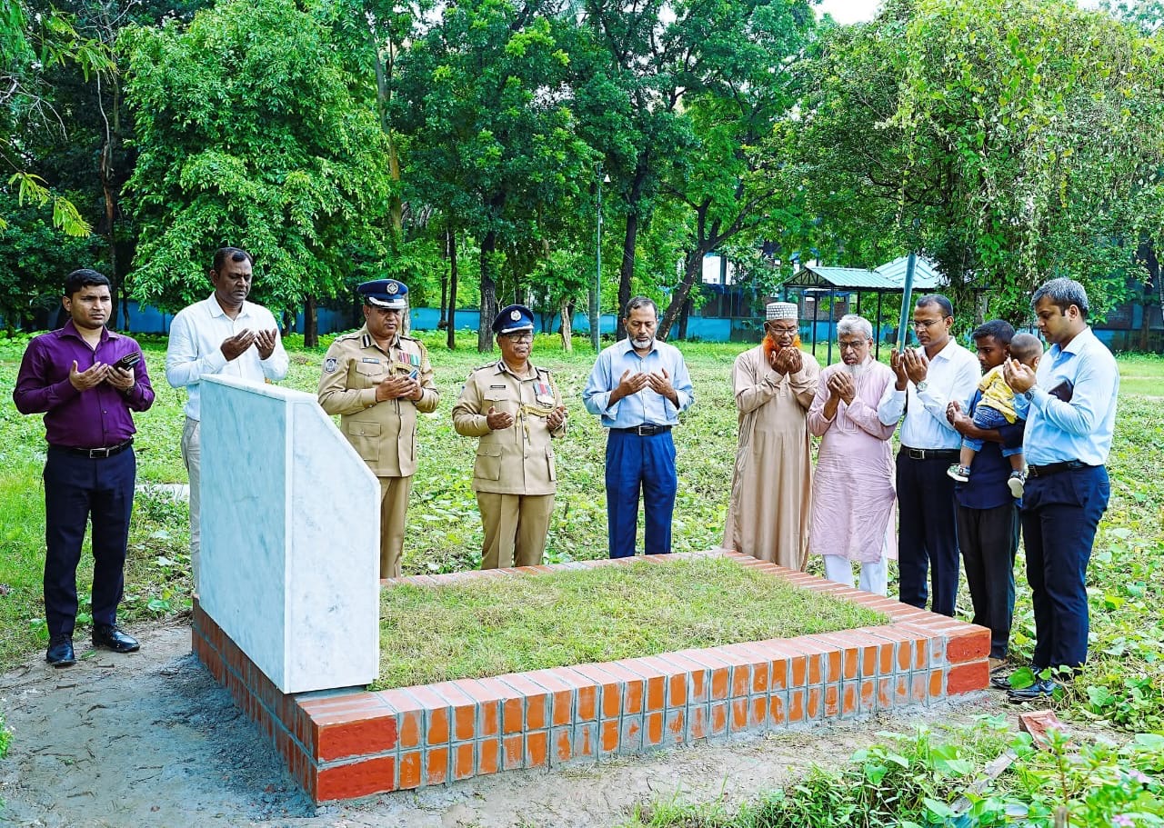 ছত্রিশ জুলাই প্রথম বর্ষ পূর্তি উপলক্ষে শহিদদের স্মরণে আরএমপি পুলিশের বিনম্র শ্রদ্ধা সহ রাজশাহীতে আলোচনা ও শ্রদ্ধা নিবেদন –