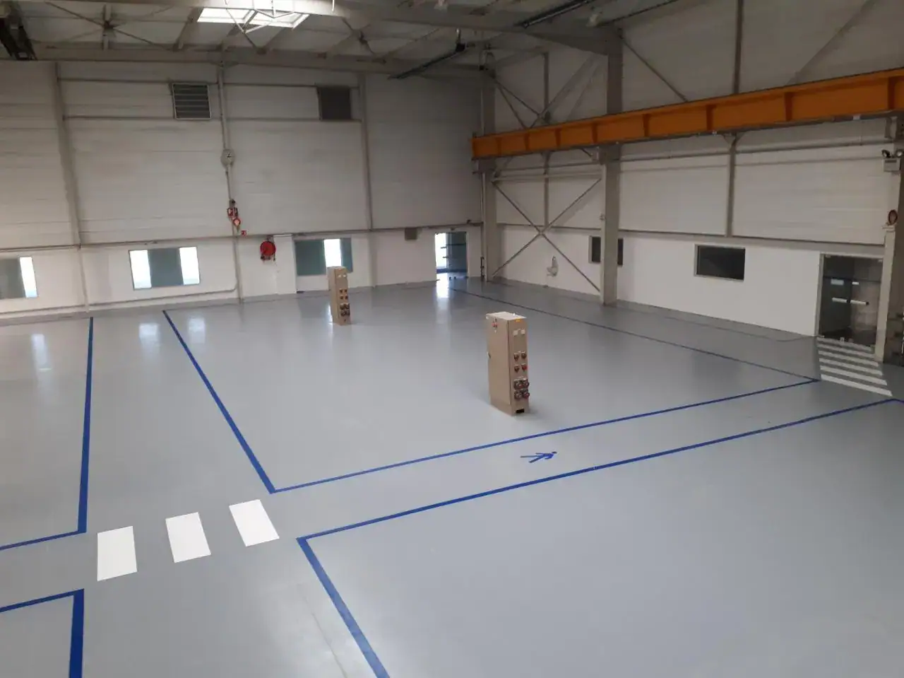 avimentazione industriale per stabilimenti macchine utensili: resina epossidica resistente a oli e traffico pesante