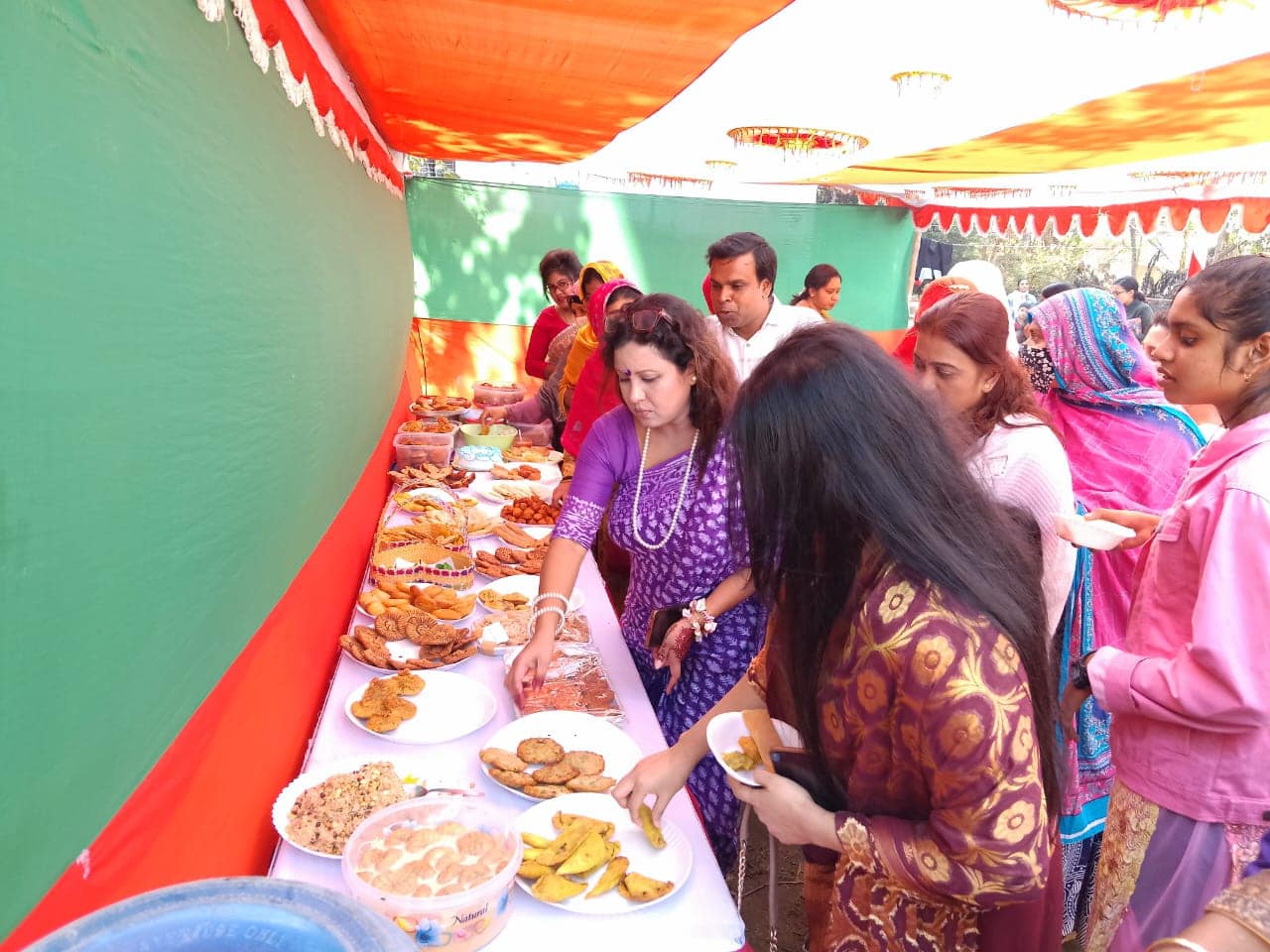 নওগাঁয় হাতেখড়ির আয়োজনে পিঠা উৎসব