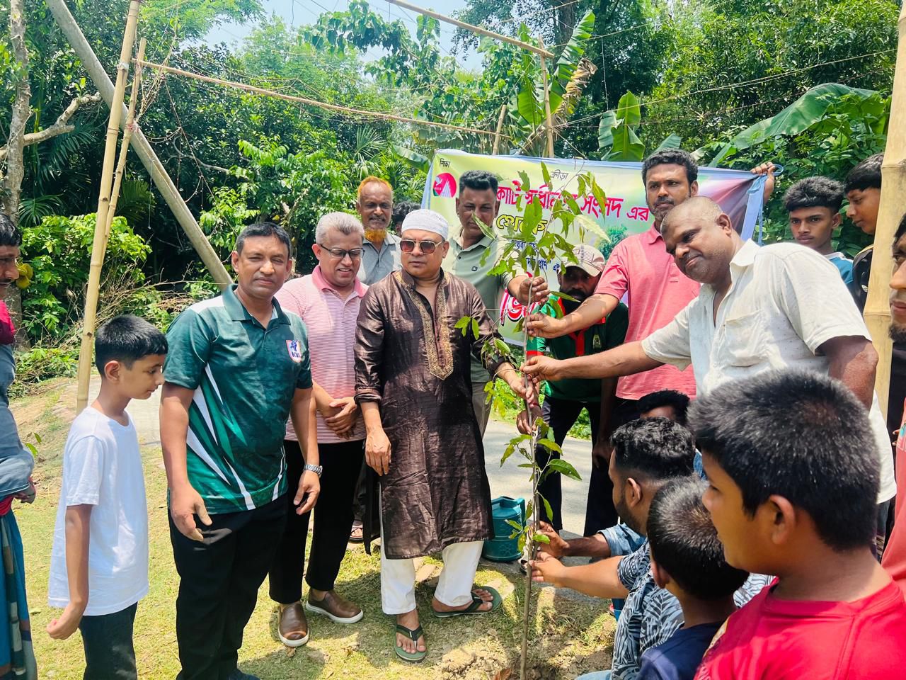 বৃক্ষরোপণ দেশময় সামাজিক আন্দোলনে পরিণত করতে হবে:বাসস চেয়ারম্যান