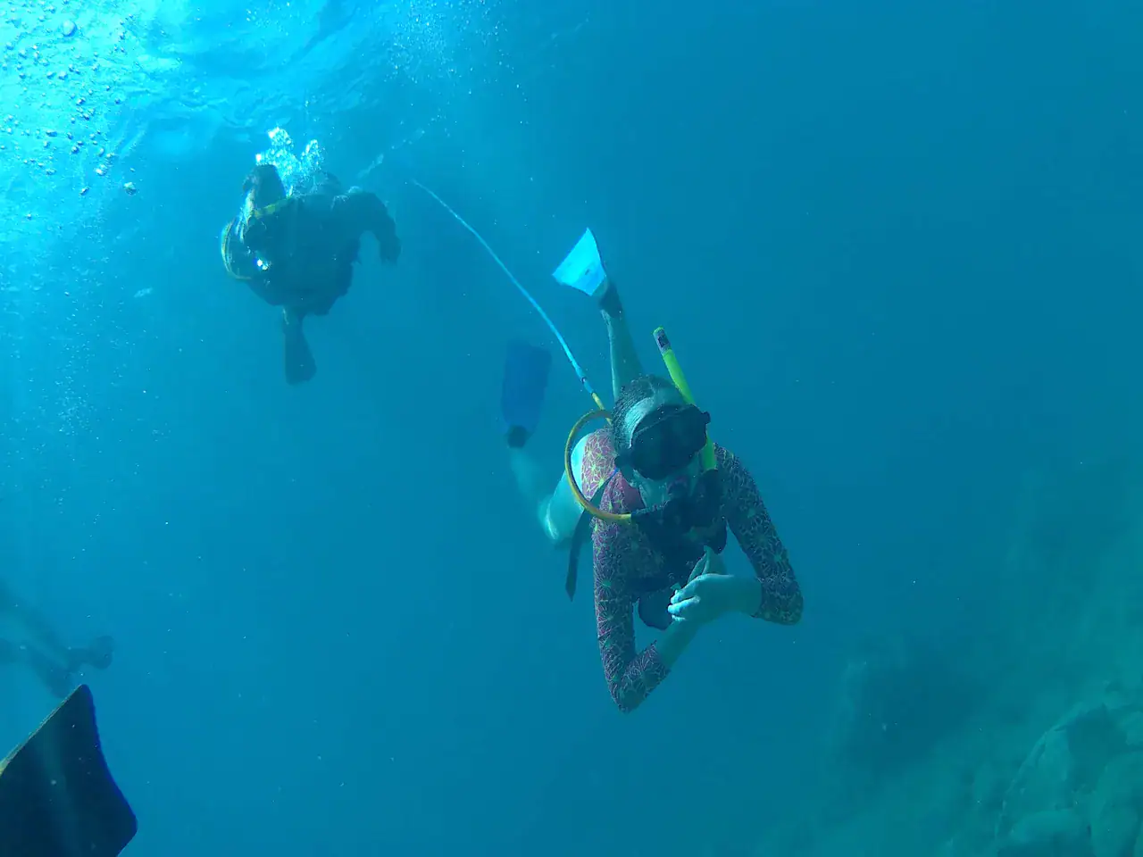 Genuine SNUBA guests connected to the purpose-built surface air raft in clear Sint Maarten water