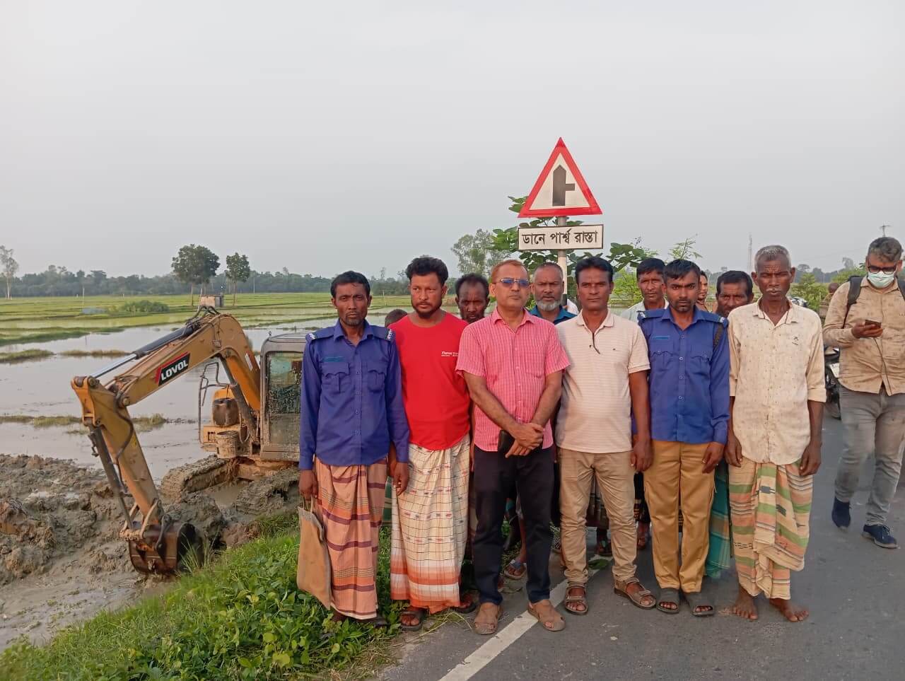পত্নীতলার ঘোষনগর ইউপির উদ্যোগে ভরাট খাল পুনর্খনন,১ হাজার বিঘা জমিতে চাষাবাদের নতুন সম্ভাবনা