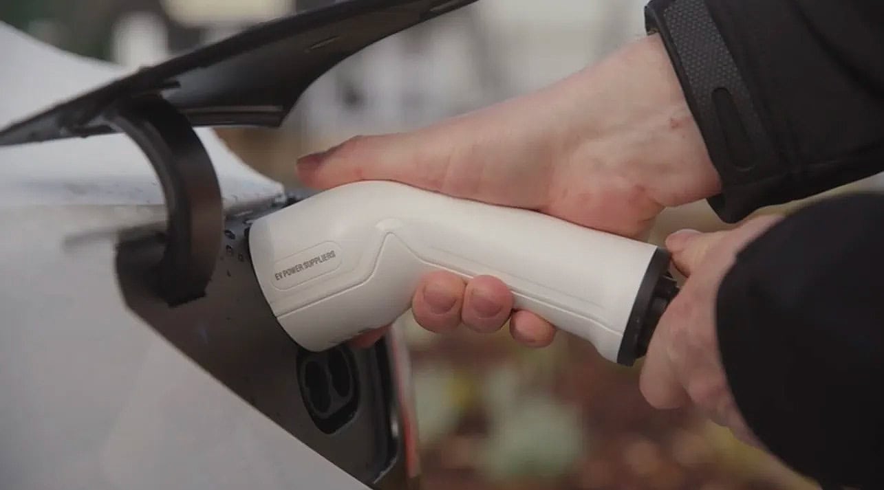 D5C53D12-BE7E-48D2-BD9D-D6C06B1E4431