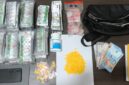 Perang melawan obat keras ilegal, Polres Garut amankan pengedar dan ribuan pil terlarang. 