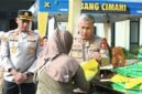 Polres Cimahi gelar gerakan pangan murah, warga antusias borong kebutuhan pokok.