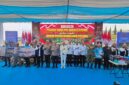 Para petani dari sejumlah kelompok tani menerima bantuan sosial dari Wakapolri Komjen Pol. Prof. Dr. H. Dedi Prasetyo.
