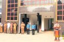 Kapolsek Cisalak AKP Endang Pirtana, S.Pd., menjadi pembina upacara pengibaran Bendera Merah Putih di SMK Bina Nusantara (Bintara) Cisalak, Kabupaten Subang. 