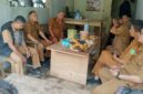 Camat Sagalaherang, Rahmat Hidayat beserta jajarannya saat mengunjungi calon kades no urut 4 Dian Wahyudi. 