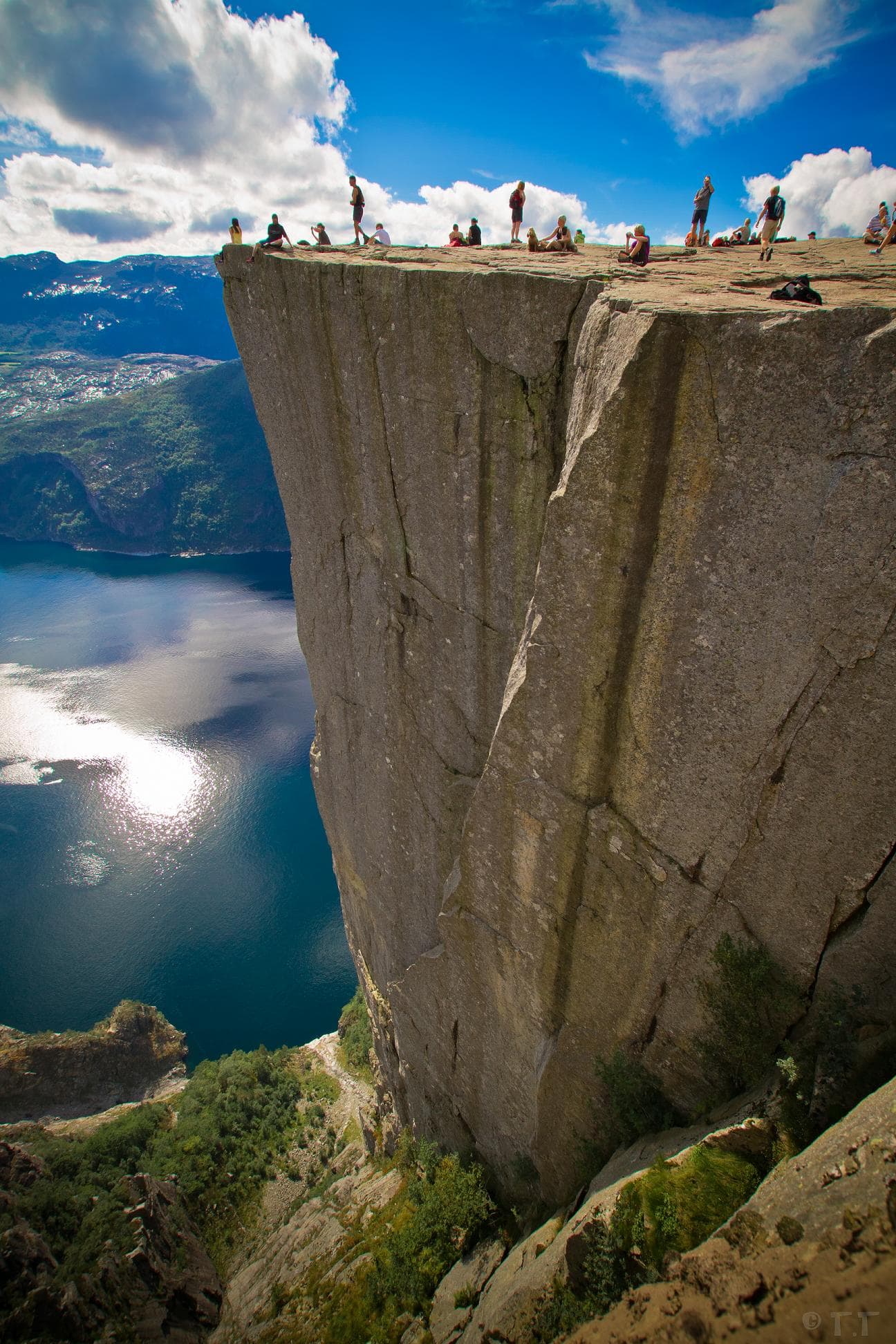 Preikestolen_wall